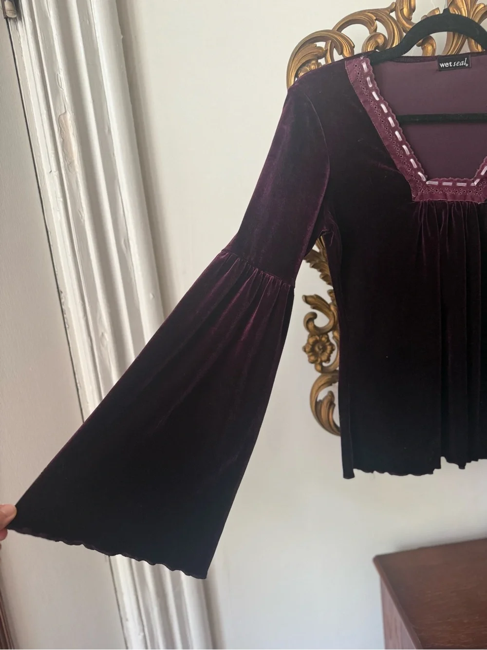 Wet Seal y2k/90’s Whimsigoth Women's Velvet Long Bell Sleeve With Suede Trim